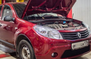 Замена амортизаторов Рено Сандеро (фото и видео)