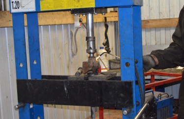 Помогаем прессу горелкой