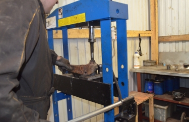 Выдавливаем сайлентблок на прессе