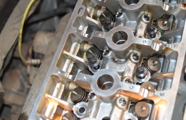 Замена клапанов и ремня и роликов ГРМ Рено Логан K4M