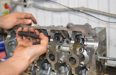 Замена маслосъёмных колпачков Рено Логан