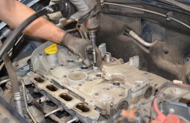 Снимаем площадку распредвалов Рено Логан