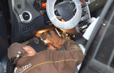 Замена салонного фильтра Рено Колеос