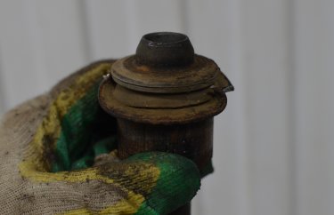 Изношенный задний сайлентблок подрамника