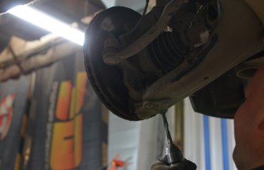 Высверливание заклепок шаровой опоры Рено