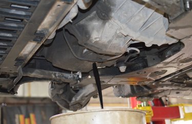 Замена масла в двигателе и масляного фильтра Рено Сценик 3