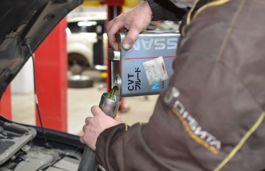 Заливаем жидкость CVT Рено Флюенс