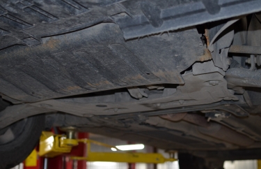 Обеспечиваем доступ к сливным пробкам Рено Флюенс