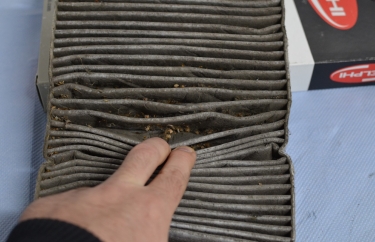 Замена фильтра кондиционера Рено Сценик 3