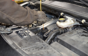 Проверка уровня моторного масла Рено Сценик 3