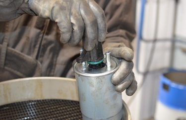 Установка датчика топливного фильтра Рено Сценик 3