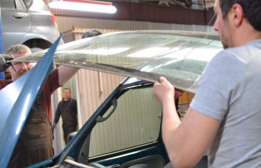 Демонтаж старого лобового Рено Кангу