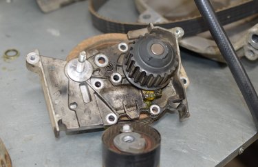 Помпа Renault Megan 3