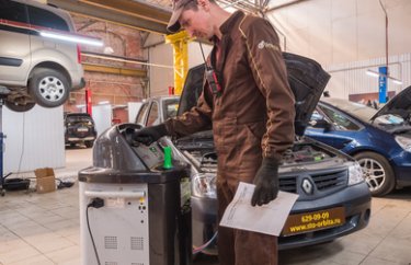 Заправка кондиционера Рено Логан (фото и видео)